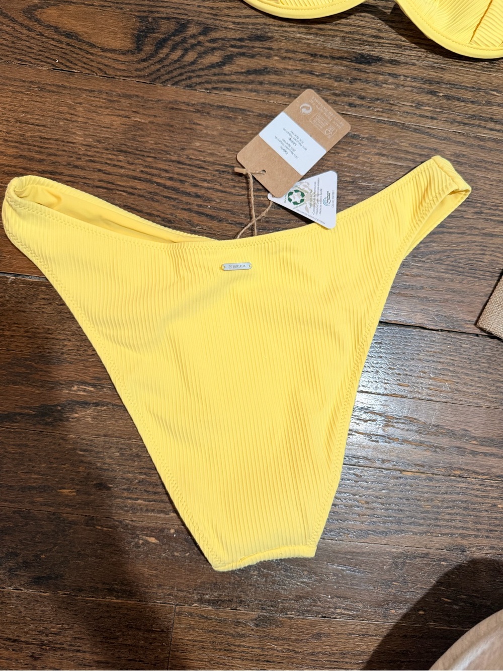 Berlook Yellow Ribbed Underwire Bikini Set - Picture 5 of 5